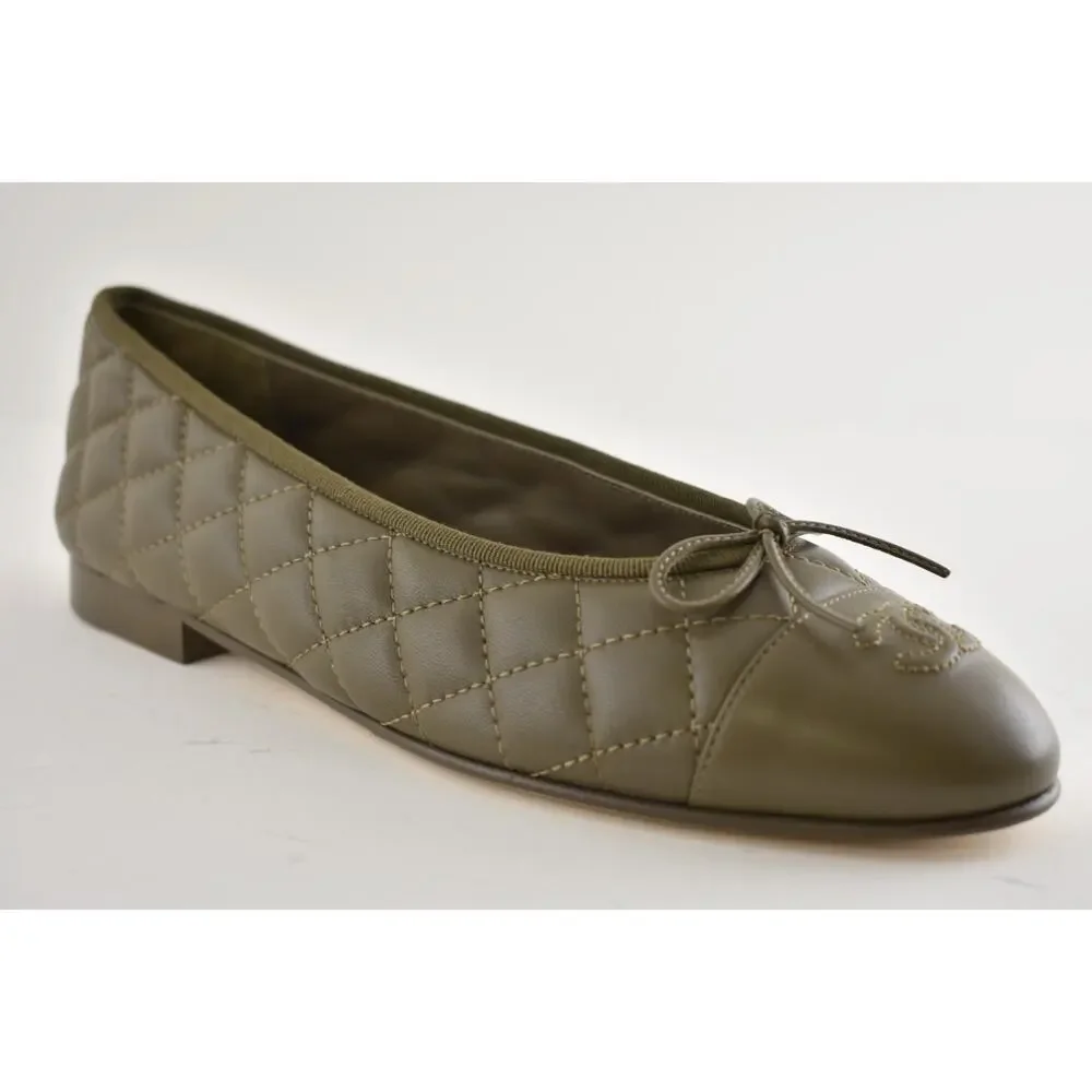 Chanel 26B Dark Khaki Green Lambskin Quilted CC Logo Ballet Ballerina Flat 37.5